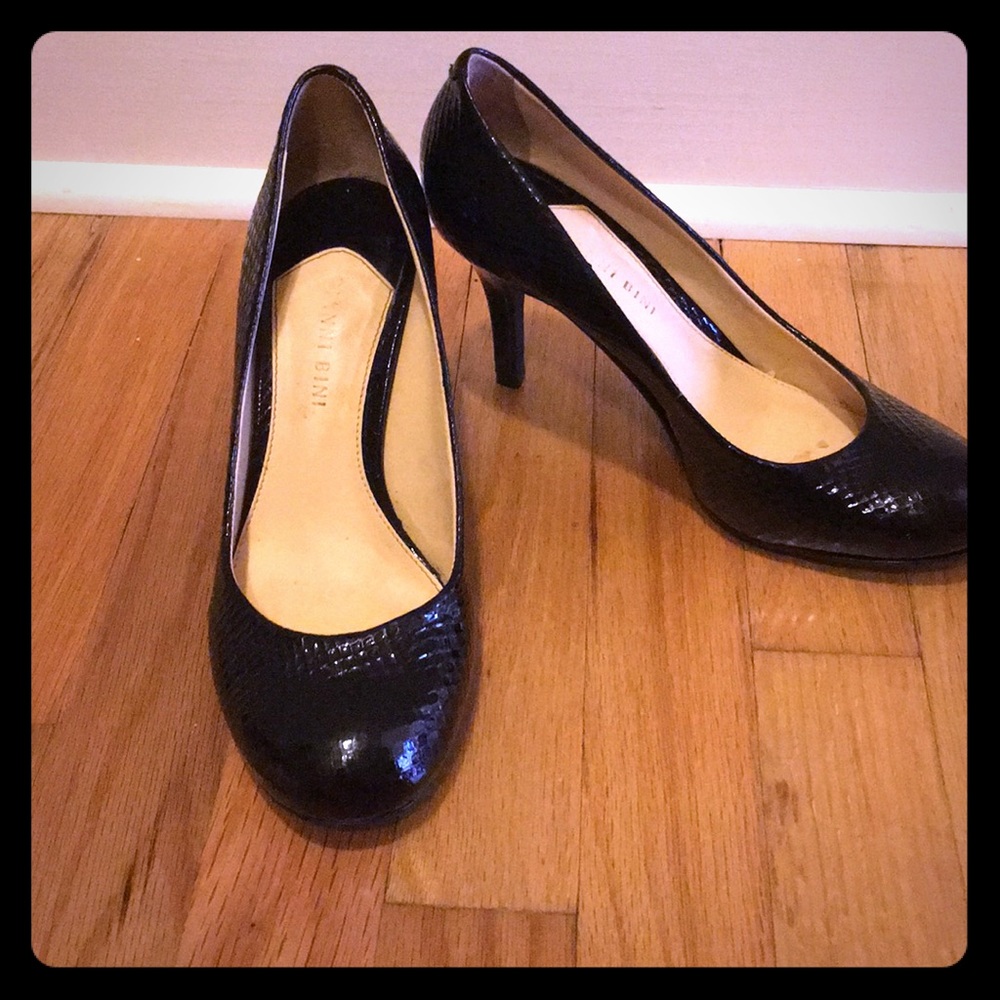 Like new Gianni Bini reptile print heels
